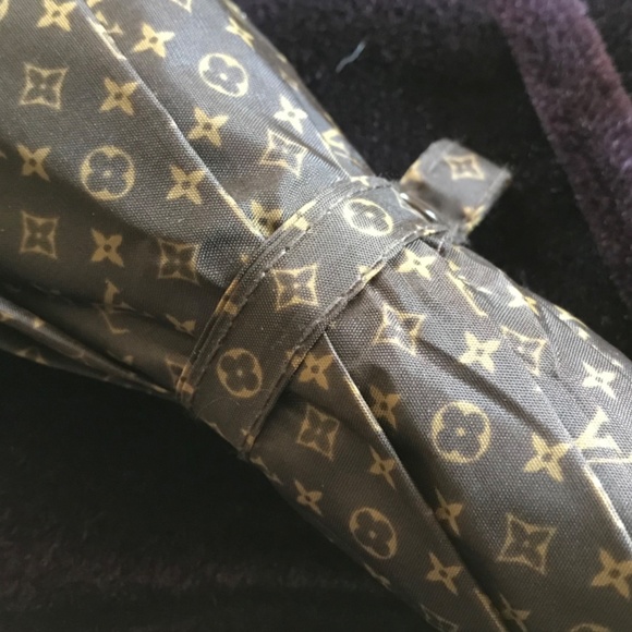 Louis Vuitton EUC Monogram Large Umbrella Last Discount w Reciept - Picture 5 of 11